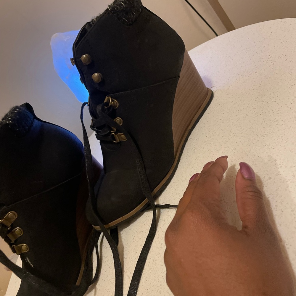 Black and Tan wedges